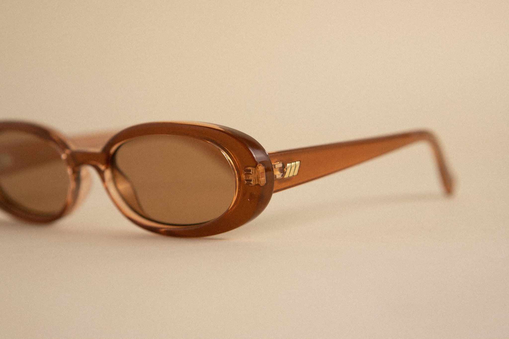 Bon Temps_Slimline Oval Sunglasses | Caramel