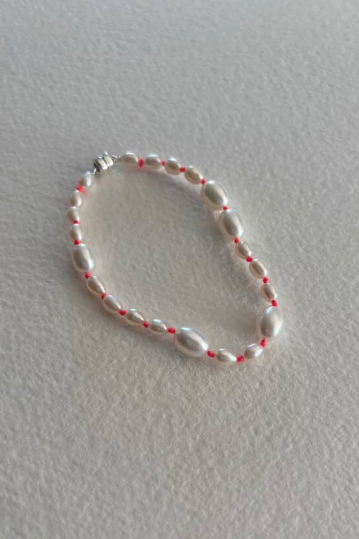 Bracelet de perles en fil néon |