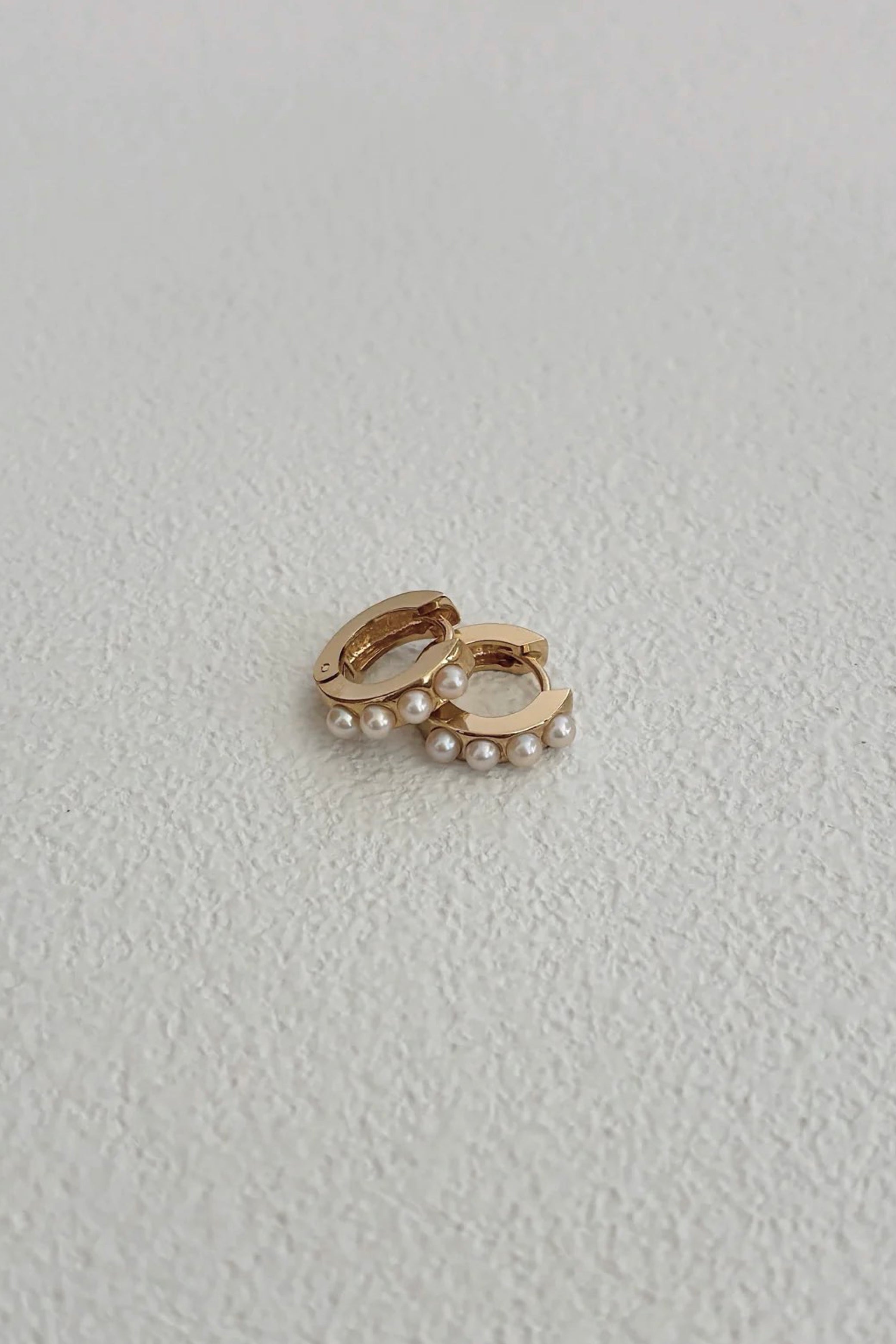 Bold Link Hoop Earrings with Pearls |