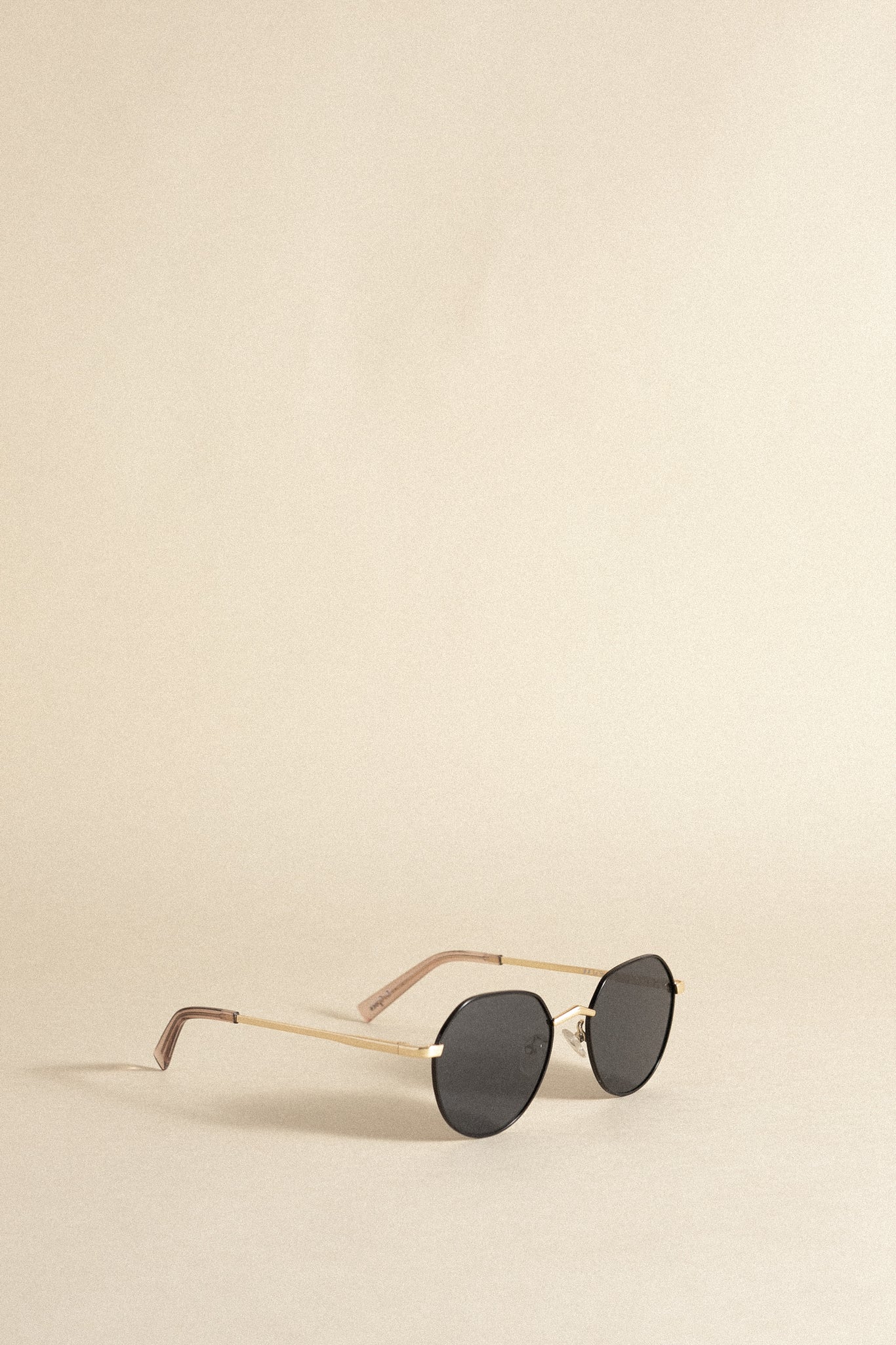 Bon Temps_Round Metal-Frame Sunglasses | Black + Gold-Tone
